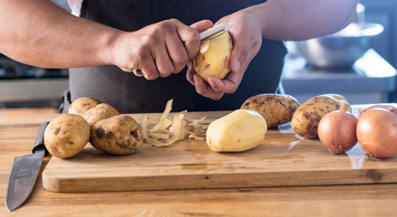 peeling spuds 440x240